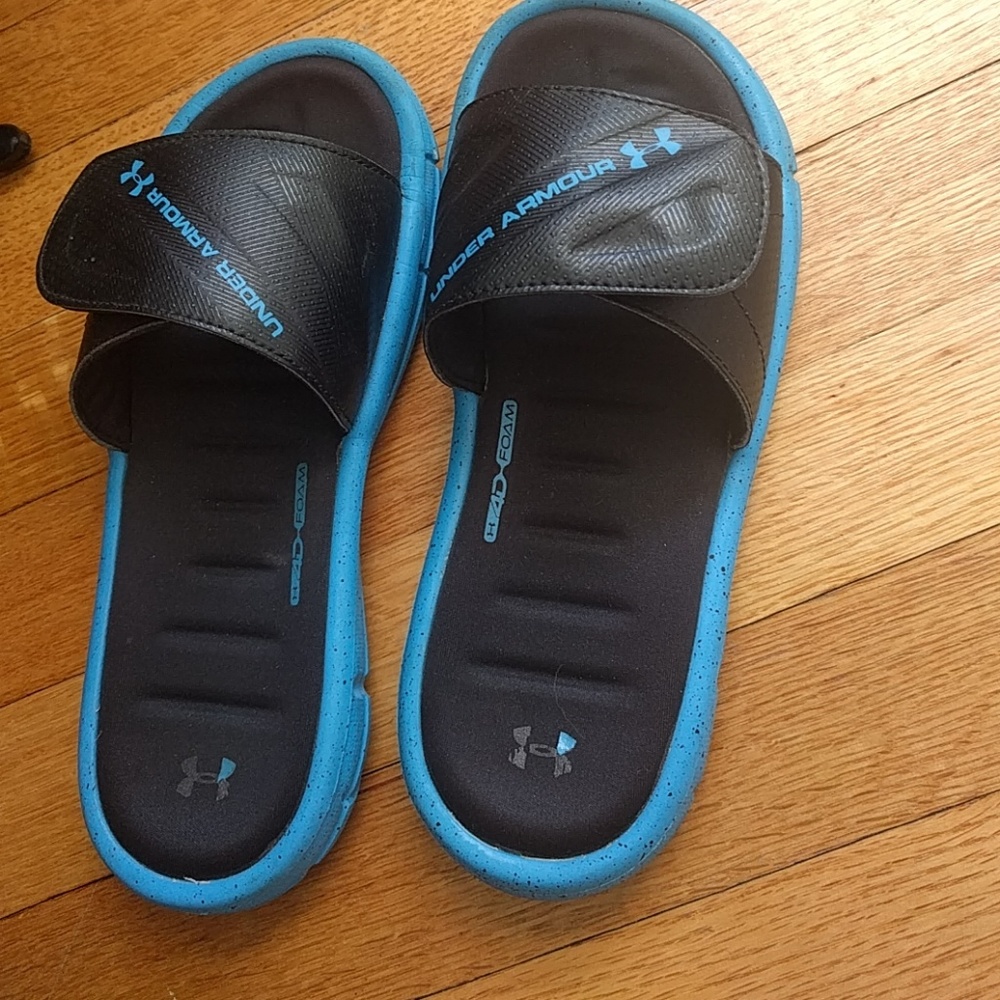 Under armour boy's flip flops